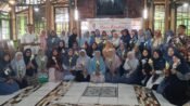 Foto bersama anggota Bidang Perempuan dan Keluarga (Bipeka) DPD PKS Kabupaten Bandung Barat usai silaturahmi. (Dadan Saepudin/Mediaseruni)