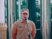 Sekretaris Daerah Asep Aang Rahmatullah memimpin apel pagi, di Plaza Pemkab.