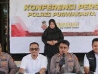 Wakapolres Purwakarta Kompol Sosialisman Muhammad Natsir, memberi keterangan pers penangkapan dua orang terlibat aksi tawuran pelajar. (Istimewa)