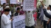 Unjuk rasa pihak pelapor untuk menghentikan aktifitas dapur MBG di Desa Pamuruyan, Kecamatan Cibadak, Kabupaten Sukabumi, karena berstatus sengketa. Prima Meidiandi/Mediaseruni)