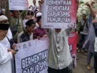 Unjuk rasa pihak pelapor untuk menghentikan aktifitas dapur MBG di Desa Pamuruyan, Kecamatan Cibadak, Kabupaten Sukabumi, karena berstatus sengketa. Prima Meidiandi/Mediaseruni)