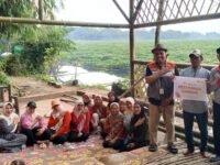Ibu-ibu warga sekitar bantaran Waduk Saguling, RW 05 Desa Cihampelas Kecamatan Cihampelas, Kabupaten Bandung Barat, antusiasme mengikuti pemyuluhan bertani. (Dadan Saepudin/Mediaseruni)