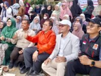 Foto bareng anggota dewan asal PKS, baik dari KBB, Provinsi hingga Pusat dan Ketua Partai, bersama Ketua DPC PKS Parongpong. (Dadan Saepudin/Mediaseruni)