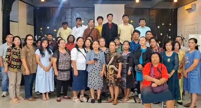 Jemaat Gereja Cahaya Kemuliaan usai menyampaikan surat terbuka kepada Presiden RI, Komisi III DPR RI, Komisi Yudisial dan institusi pengawas kejaksaan. (Humas MIO Indonesia)