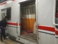 Gerbong KRL Commuter Line paling parah kerusakannya setelah diseruduk KA Argo Bromo Anggrek dari belakang. (Ist)