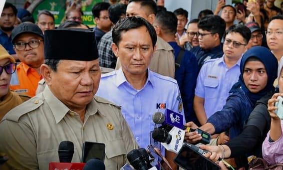 Presiden Prabowo memberi keterangan pers terkait kecelakaan kereta api di Bekasi. (Ist)