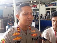 Kapolres Karawang AKBP Fiki Novian Ardiansyah mengaku belum ada laporan resmi terkait ricuh di Ponpes At-Taubah di Desa Tirtasari. (Davi Alvaro/Mediaseruni)