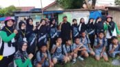 KKMS Karawang Rayon 2 melaksanakan ajang Kompetisi Aksioma di Kotabaru, tampak Kades Cikampek Utara H. Umar ( tengah kaos hitam ) bersama pesera dan pantia. (Asep Suherman/Mediaseruni)
