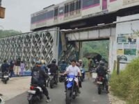 Jembatan Cirahong yang menghubungkan Tasikmalaya - Ciamis tampak padat dilintasi. (Ist)