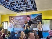 Anggota DPRD Jabar H.Jenal Aripin, SE, di agenda pengawasan penyelenggaraan pemerintahan di Desa Cintalaksana Kecamatan Tegalwaru Kabupaten Karawang. (Iman Suryana/Mediaseruni)