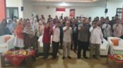 Foto bersama usai Kick Off Program Akademi Affiliate dan Inkubator Bisnis di Aula DPD PKS Bandung Barat. (Dadan Saepudin/Mediaseruni)
