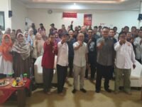 Foto bersama usai Kick Off Program Akademi Affiliate dan Inkubator Bisnis di Aula DPD PKS Bandung Barat. (Dadan Saepudin/Mediaseruni)