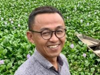 Unas, Ketua Unity Society Empowerment mengingatkan Indonesia Power segera kendalikan eceng gondok di Waduk Saguling. (Dadan Saepudin/Mediaseruni)