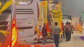 Sesaat keberangkatan belasan buruh Karawang ke Jakarta menggunakan ratusan bus dari Karawang Timur dan Karawang Barat. (Davi Alvaro/Mediaseruni)