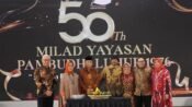 Foto bersama selepas potong tumpeng para pengurus Yayasan Budi Luhur. (Chandra Permana/Mediaseruni)