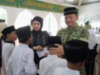 Suasana Haru di Masjid Baiturrahim: Danrem 062/Tn Berbagi Kebahagiaan dengan Anak Yatim Piatu