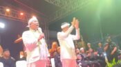 Gubernur Dedi Mulyadi tepuk tangan mendengar sambutan Kirab Budaya Tatar Sunda yang disampaikan Bupati Aep Syaepuloh. (Iman Suryana/Mediaseruni)