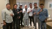 Ketua Dewan Pengawas DPN PETIR HM Muazzim Akbar, SIP (tengah) diapit (Kanan) Sekjen Nefton Alfares, Ketum Emanuel AK dan Pendiri PETIR Lukman Wijaya. (Kiri) Ketua Dewan Etik (Logo Valenberg), Ketua Kominfo AYS Prayogie dan Dewan Pakar DPN PETIR Ones Kilikili. (Humas Petir)