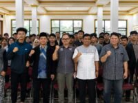 Foto bersama anggota DPRD provinsi Jawa H Tedi Rusmawan bersama Ketua DPD PKS Kota Cimahi. (Candra Permana/mediaseruni)