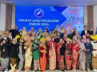 Foto bersama peserta Angkat Janji Pra Klinik ke-21 di Gedung Technopark Cimahi. (Chandra Permana/Mediaseruni)
