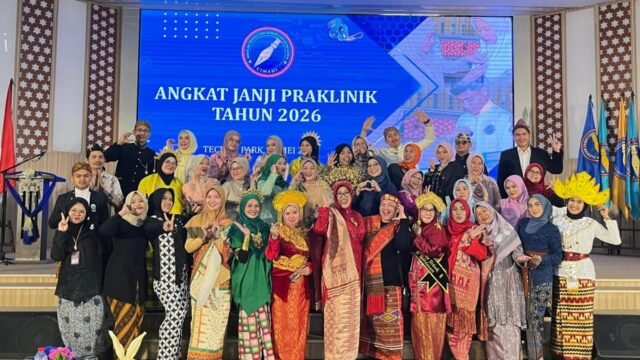 Foto bersama peserta Angkat Janji Pra Klinik ke-21 di Gedung Technopark Cimahi. (Chandra Permana/Mediaseruni)