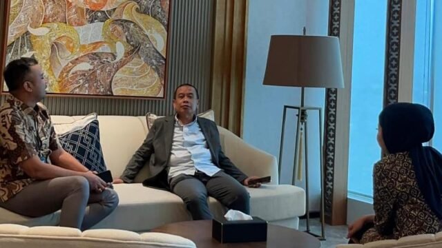 Ketua Komisi III DPRD Jabar H. Jajang Rohana kunjungan kerja ke bank bjb pusat. (Chandra Permana/Mediaseruni)