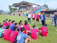 Atlet POPWILDA Kabupaten Bandung Barat mendapat arahan pelatih dan official sebelum bertanding. (Dadan Saepudin/Mediaseruni)