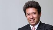Pakar AI Charles Bouee peringatkan bahaya mengandalkan mesin sepenuhnya.