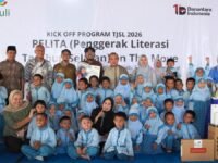 Foto bersama usai kick off program TJSL Penggerak Literasi Tambun Selatan (PELITA). (dok PLN)