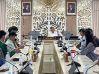 Anggota DPRD Provinsi Jabar, H. Jajang Rohana, menerima kunjungan studi (study visit) mahasiswa HMI Komisariat Komunikasi dan Hubungan Masyarakat Universitas Pasundan (Unpas). (Chandra Permana/Mediaseruni)