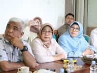 Anggota Komisi II DPRD Jawa Barat, Sri Dewi Anggraini (dua kanan) kunjungan kerja ke Balai Benih Hortikultura Jabar. (Chandra Permana/Mediaseruni)