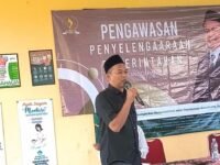 H. Jenal Aripin menyampaikan prioritas pembangunan infrastruktur sebagai agenda pembangunan Pemprov Jabar 2026, dalam agenda perdananya di Perum Griya Kosambi, Karawang. (Iman Suryana/Mediaseruni)
