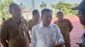 Bupati Karawang H. Aep Syaepuloh memberi penjelasan terkait dokumen di kantor Badan Gini Nasional. (Mediaseruni)