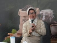 Kepala Disperindag Jawa Barat, Nining Yuliastiani, memberi sambutan terkait WIITEX 2026 yang akan digelar pada 12-14 Juni 2026. (dok Humas Jabar)
