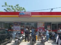 Gerai minimarket di Dusun Karokot Desa Kalijaya Kecamatan Telagasaei Kabupaten Karawang yang dinilai melanggar Perda. (Damara Ichsan/Mediaseruni)