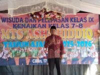 Kepala MTs Ash Shiddiq Cililin Titipkan Pesan untuk Generasi Masa Depan di Acara Pelepasan Siswa