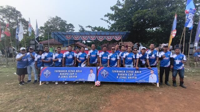 Lapangan Wargasetra Bergemuruh, H. Jenal Aripin Buka Turnamen Sepak Bola Baraya Cup II