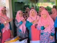 Foto bersama ibu-ibu Badan Koordinasi Majelis Taklim Masjid (BKMM) Kecamatan Pangkalan usai kegiatan. (Iman Suryana/Mediaseruni)