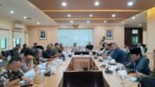 Delegasi Pager Saguling audiensi dengan jajaran Kementerian Lingkungan Hidup menyampaikan gagasan Tobat Lingkungan sebagai fondasi gerakan santri mendukung pelestarian lingkungan dan pembangunan berkelanjutan. (Dadan Saepudin/Mediaseruni)