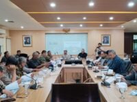 Delegasi Pager Saguling audiensi dengan jajaran Kementerian Lingkungan Hidup menyampaikan gagasan Tobat Lingkungan sebagai fondasi gerakan santri mendukung pelestarian lingkungan dan pembangunan berkelanjutan. (Dadan Saepudin/Mediaseruni)