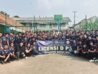 Foto bersama usai penutupan kursus Pelatih Sepak Bola Lisensi D Nasional di Cikalong Wetan. (Dadan Saepudin/Mediaseruni)