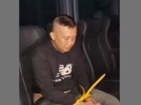 Taufik Hidayat, tersangka dugaan penganiaya gadis Bandung usai diringkus petugas. (Ist)
