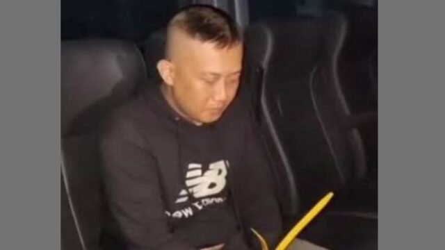 Taufik Hidayat, tersangka dugaan penganiaya gadis Bandung usai diringkus petugas. (Ist)