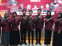 Foto bersama Pengurus Foroska generasi ke-13 usai dikukuhkan di Aula Lantai 3 Rektorat Universitas Buana Perjuangan (UBP) Karawang. (Damara Ichsan/Mediaseruni)