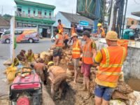 Infrastruktur Air Bersih Cibadak Diperkuat, Perumda TJM Pasang Pipa Baru