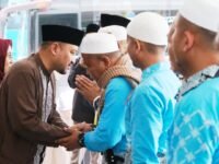 Tangis Haru Sambut Jemaah Haji Pemalang Pulang, Bupati Anom: Semoga Menjadi Haji Mabrur