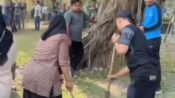 Gotong Royong Bersihkan Taman Patih Sampun, Camat Pemalang: Kepedulian Lingkungan Harus Jadi Gerakan Bersama