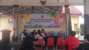 Akses Keadilan Makin Dekat! Kecamatan Pemalang Kembali Fasilitasi Sidang di Luar Gedung Pengadilan Negeri PEMALANG – Kabar baik bagi masyarakat Kabupaten Pemalang. Upaya mendekatkan layanan hukum kepada warga kembali diwujudkan melalui pelaksanaan Sidang di Luar Gedung Pengadilan Negeri Pemalang yang akan digelar di Kantor Kecamatan Pemalang pada Senin, 22 Juni 2026. Program ini menjadi bentuk sinergi antara Pemerintah Kecamatan Pemalang dan Pengadilan Negeri Pemalang dalam memberikan kemudahan akses layanan peradilan kepada masyarakat. Melalui sidang di luar gedung pengadilan, warga tidak lagi harus datang langsung ke kantor pengadilan untuk mengurus sejumlah perkara permohonan yang bersifat sederhana, sehingga proses hukum menjadi lebih cepat, mudah, dan efisien. Sidang di luar gedung memang ditujukan untuk memperluas akses keadilan dan memudahkan masyarakat menjangkau layanan peradilan. � pn-sungaipenuh.go.id + 1 Pelaksanaan kegiatan ini disambut antusias oleh masyarakat karena dinilai mampu memangkas waktu, biaya transportasi, serta mempermudah pengurusan berbagai kebutuhan administrasi hukum yang berkaitan dengan dokumen kependudukan maupun perkara perdata tertentu. Camat Pemalang, Prasetyo Widiatmoko, menegaskan bahwa pelayanan publik harus mampu menjangkau masyarakat secara langsung, termasuk dalam hal layanan hukum. “Kami ingin memastikan bahwa masyarakat mendapatkan akses hukum yang mudah, cepat, dan terjangkau. Melalui fasilitasi sidang di luar gedung pengadilan ini, pemerintah hadir untuk mendekatkan pelayanan kepada warga sehingga mereka tidak perlu menghadapi kendala jarak maupun biaya dalam memperoleh kepastian hukum. Ini adalah wujud komitmen kami untuk memberikan pelayanan publik yang responsif dan berorientasi pada kebutuhan masyarakat,” ujar Prasetyo Widiatmoko. Ia menambahkan bahwa kolaborasi antara Kecamatan Pemalang dan Pengadilan Negeri Pemalang diharapkan mampu meningkatkan kesadaran hukum masyarakat sekaligus mempercepat penyelesaian berbagai kebutuhan administrasi yang memerlukan penetapan pengadilan. Menurutnya, kemudahan akses terhadap layanan hukum merupakan bagian penting dari upaya mewujudkan tata kelola pemerintahan yang baik dan pelayanan publik yang prima. “Kami berharap masyarakat dapat memanfaatkan kesempatan ini sebaik-baiknya. Pemerintah Kecamatan Pemalang akan terus mendukung berbagai inovasi pelayanan yang memberikan manfaat nyata bagi warga,” tambahnya. Program sidang di luar gedung pengadilan sendiri telah menjadi salah satu instrumen penting dalam mendekatkan layanan peradilan kepada masyarakat dan memberikan akses yang lebih luas terhadap keadilan, khususnya bagi warga yang mengalami hambatan jarak, waktu, maupun biaya. � pa-argamakmur.go.id + 1 Dengan terselenggaranya kegiatan ini, Kecamatan Pemalang berharap masyarakat semakin mudah memperoleh kepastian hukum tanpa harus melalui prosedur yang berbelit, sekaligus memperkuat semangat pelayanan publik yang cepat, transparan, dan berkeadilan.