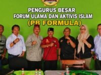 MIO Indonesia dan PB FORMULA resmi membangun sinergi strategis memperkuat kontribusi media dan organisasi kemasyarakatan. Tampak Ketum MIO Indonesia AYS Prayogie (dua kiri). (Humas MIO Indonesia)