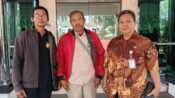 Ketua DPP LPKSM Putra Siliwangi Aan Sujiana (tengah) didampingi Sekretaris Ahmad Jauhari dan Bagian Hukum Disperindag Endank Sutisna, SH (kanan). (Davi Alvaro/Mediaseruni)